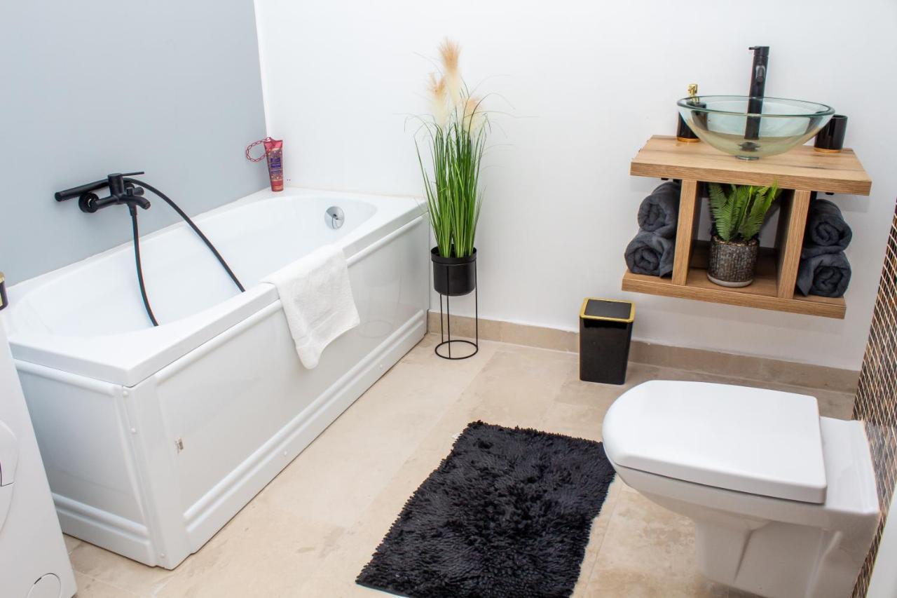 Wings Luxury Suites Kluż-Napoka Zewnętrze zdjęcie